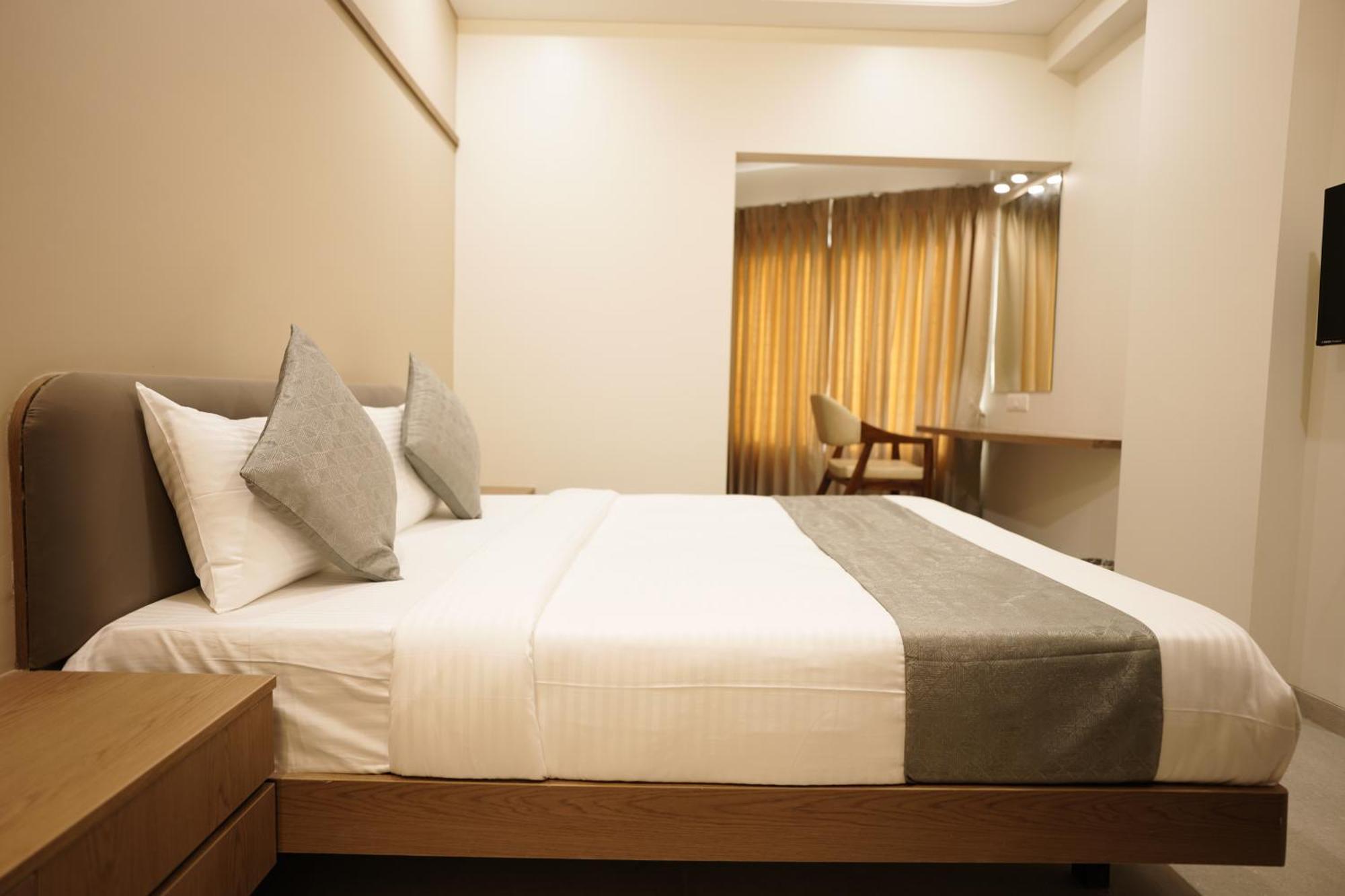 A Square Executive Hotel Aurangabad  Zewnętrze zdjęcie